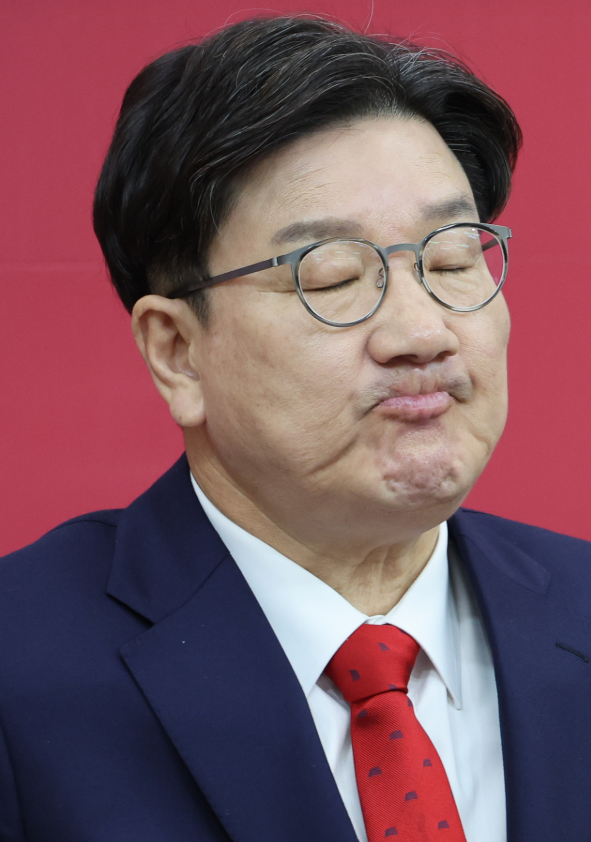 강릉 내걸린 권성동 인사 현수막, 의원직 상실 이후 지역 반응은?