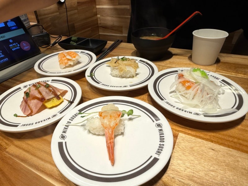 평일 저녁에도 손님이 끊이지않는 서산 회전초밥 맛집 | 미카도스시 서산점