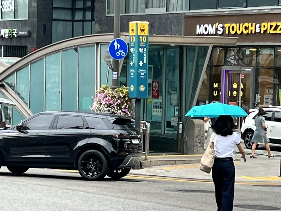 롯데리아 학동역점 사진 5