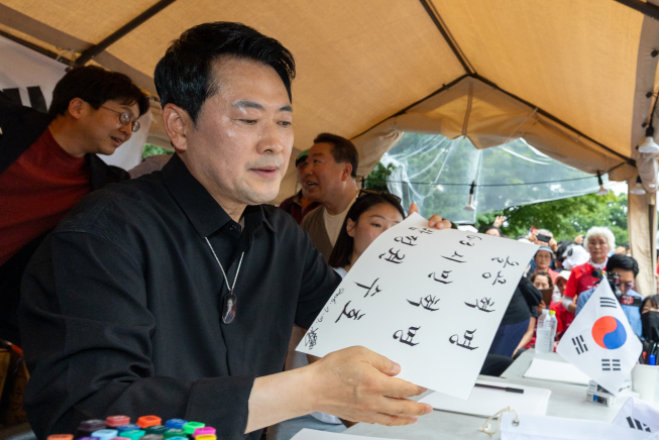 한 <b>장동혁</b> “중도확장 안 한다고? <b>올공</b> 시민들과 함께하는 것”