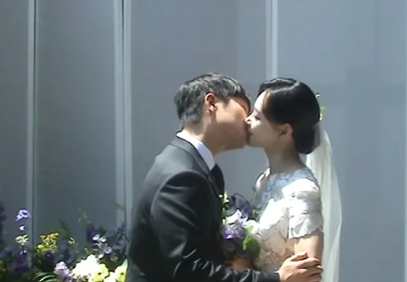 "아저씨랑 결혼하냐더니..." 14살 나이차 배성재♥김다영 1년 만에 공개된 결혼식 현장