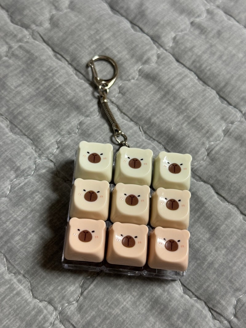 가방에 쏙, 키보드 위에도 쏙! 불빛이 반짝이는 나만의 힐링 치트키, LED 미니 키캡 키링 솔직 ....