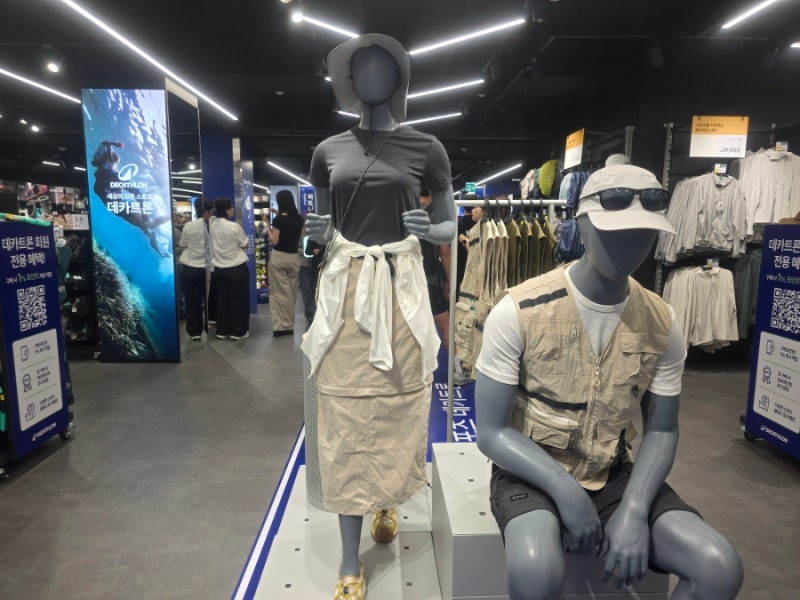 강남 데카트론 매장 플래그쉽 스토어 오픈, 한정판 트레일 러닝화, 백팩, 러닝 조끼, 모자 스....
