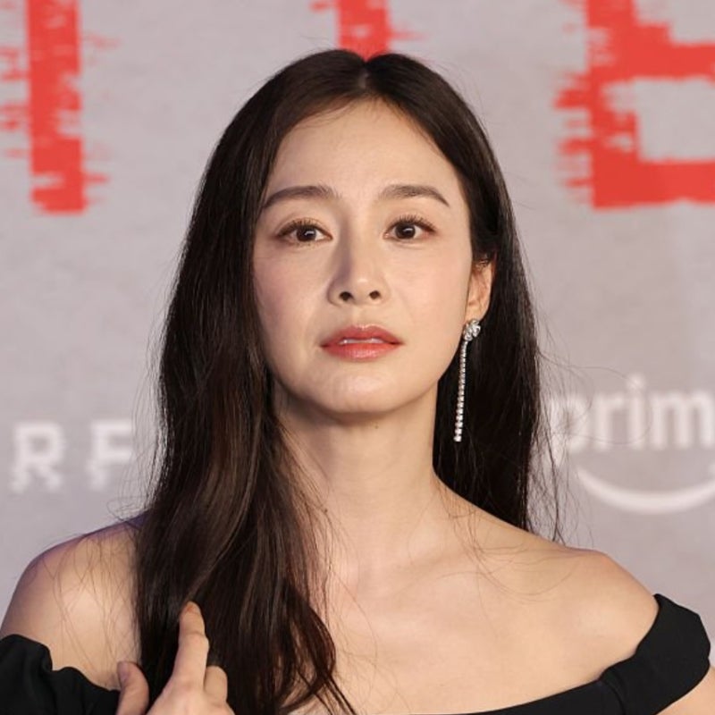 오랜만에 등장.. 세월이 보이는 김태희 블랙원피스 코디
