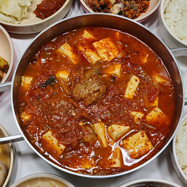 참치김치찌개 레시피 재료 한번에 다 넣고 끓이는 간단 김치찌개