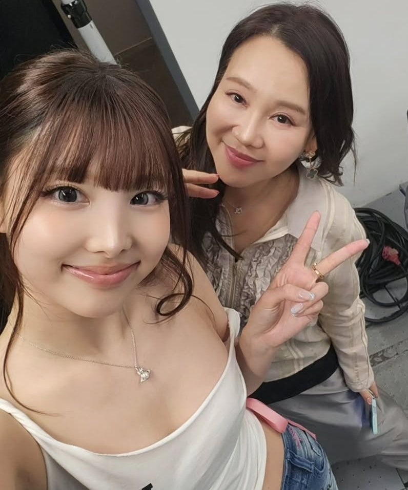 "이제 대접 받을 차례야".. 트와이스 나연 엄마 인스타 한 줄, 재계약 신호탄?