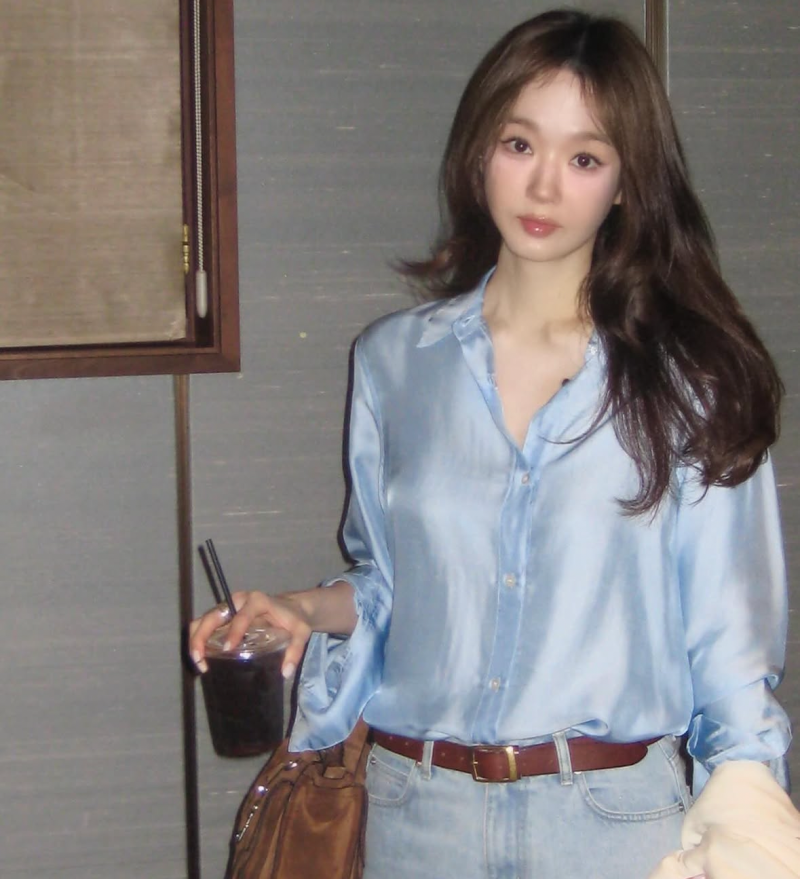 뭐야뭐야... 강민경 사복 왜이렇게 이쁜건데 ... 강민경 블라우스 정보