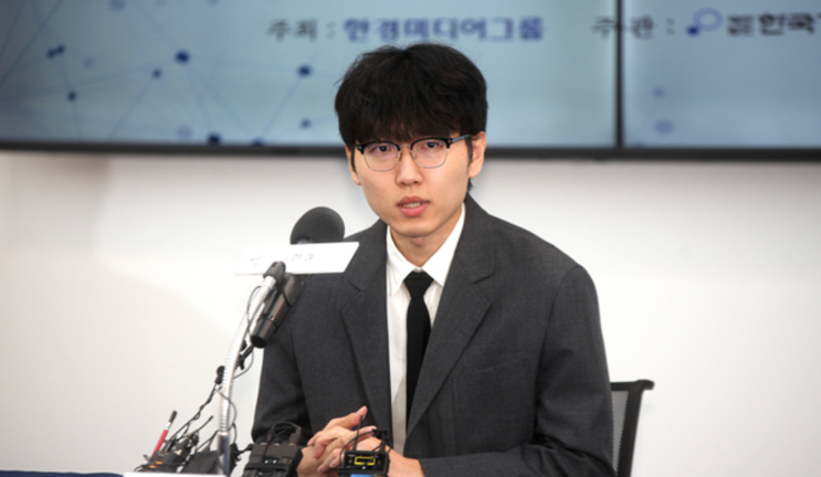 높았던 AI의 벽… <b>신진서</b> 9단, <b>카타고</b>에 제1국 아쉬운 역전패!