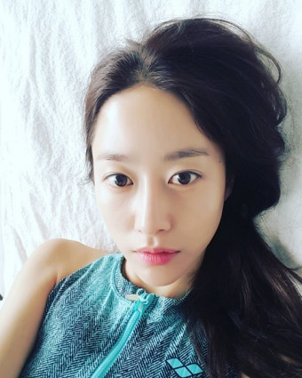 "프러포즈 직후 '사실 숨겨둔 딸이 있어'... 여배우 눈물 쏟게 만든 치과의사 남편의 한마디".j....