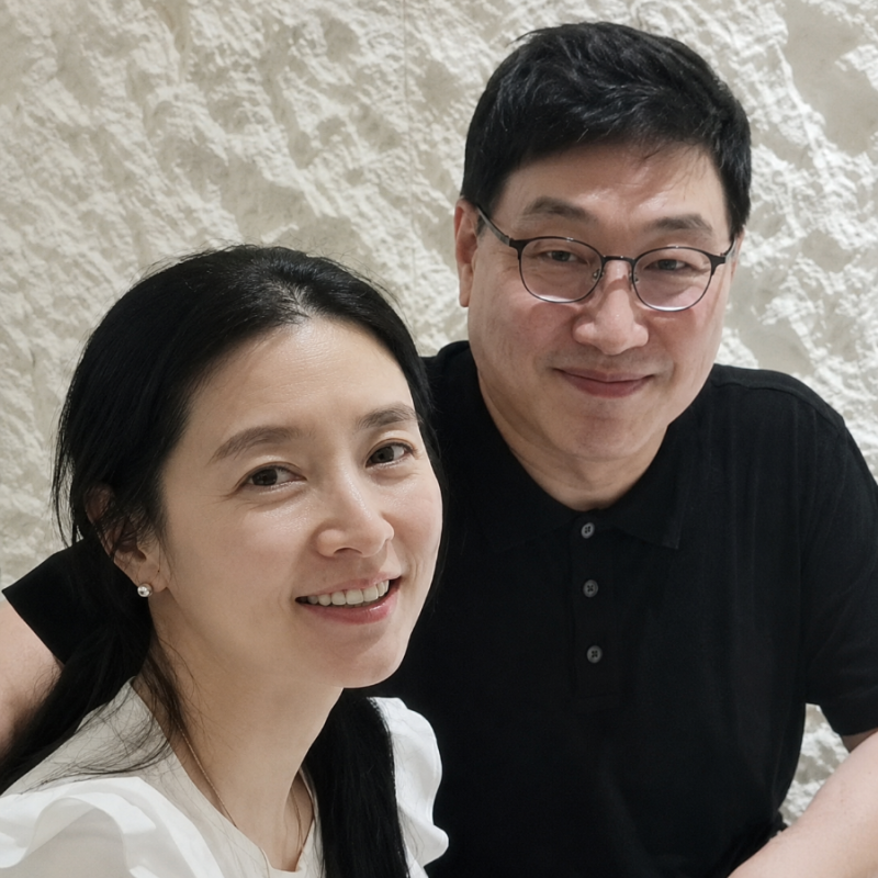 "20살 차이 맞아?" 이영애 옆에 앉은 75세 남편, 사진 한 장에 쏠린 시선