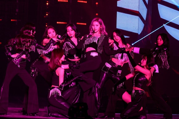 TWICE續約何去何從？子瑜家族公司傳聞、娜璉母親發文的背後原因