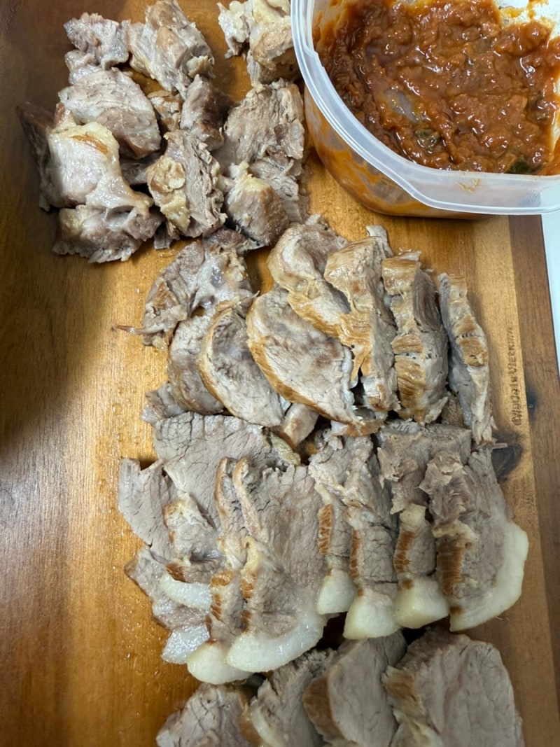 “살살 녹는다!” 목살 수육 맛있게 삶는 방법(+재료 및 조리방법 총정리)