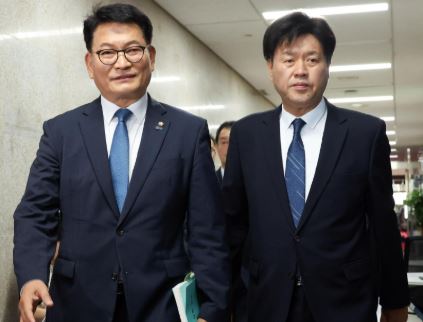 <b>민주</b>당 <b>최고위</b>, '자격 논란' 송영길·김용 전대 <b>출마</b> 예외 <b>허용</b>
