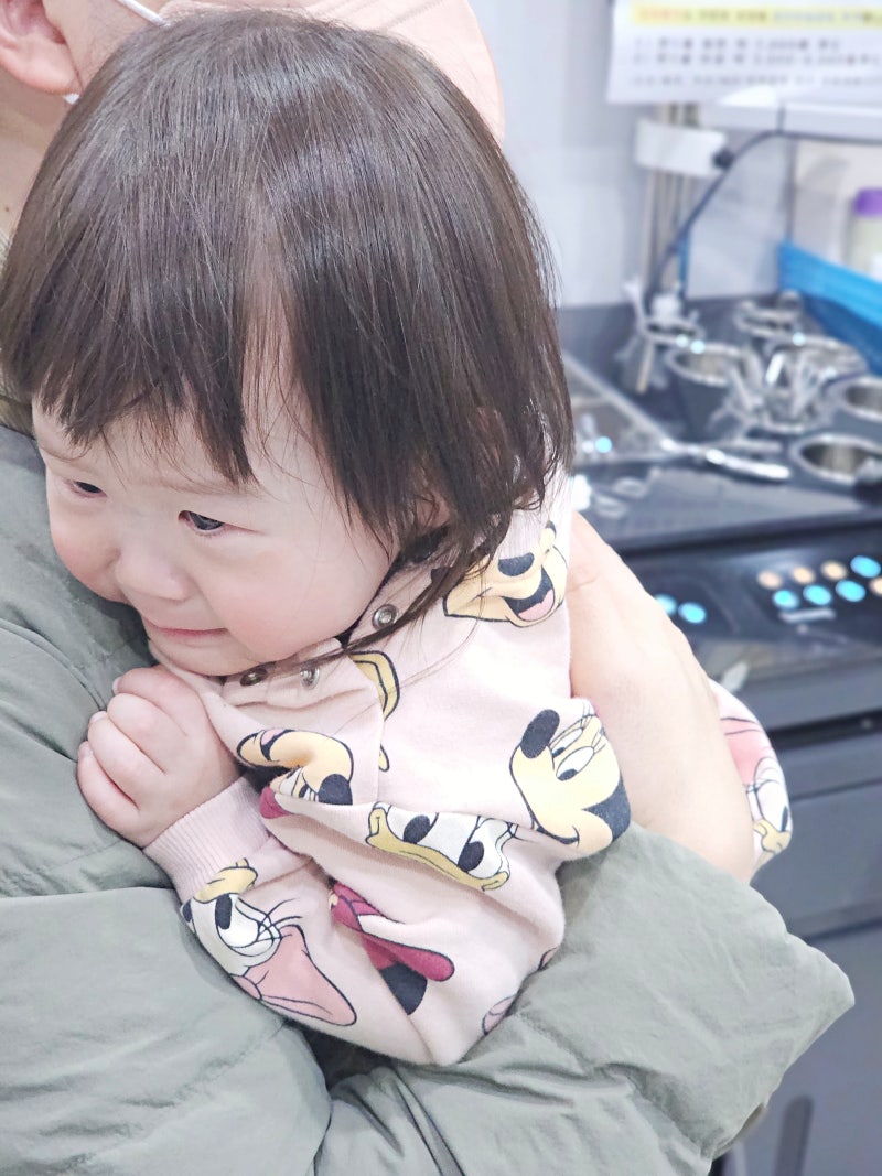 아기 중이염 증상 유아열 짜증 귀 만짐 급성 삼출성 중이염 비교