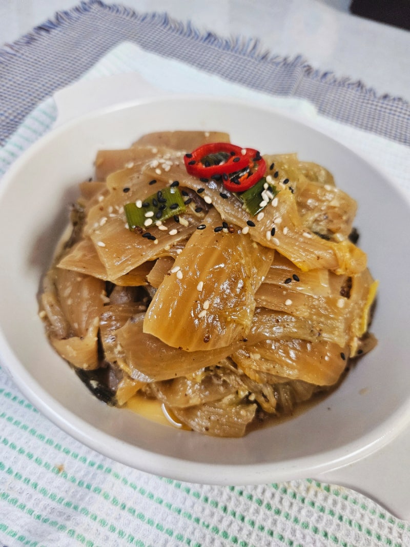 묵은지볶음 만들기 묵은지 들기름볶음 엄마손맛반찬 신김치요리
