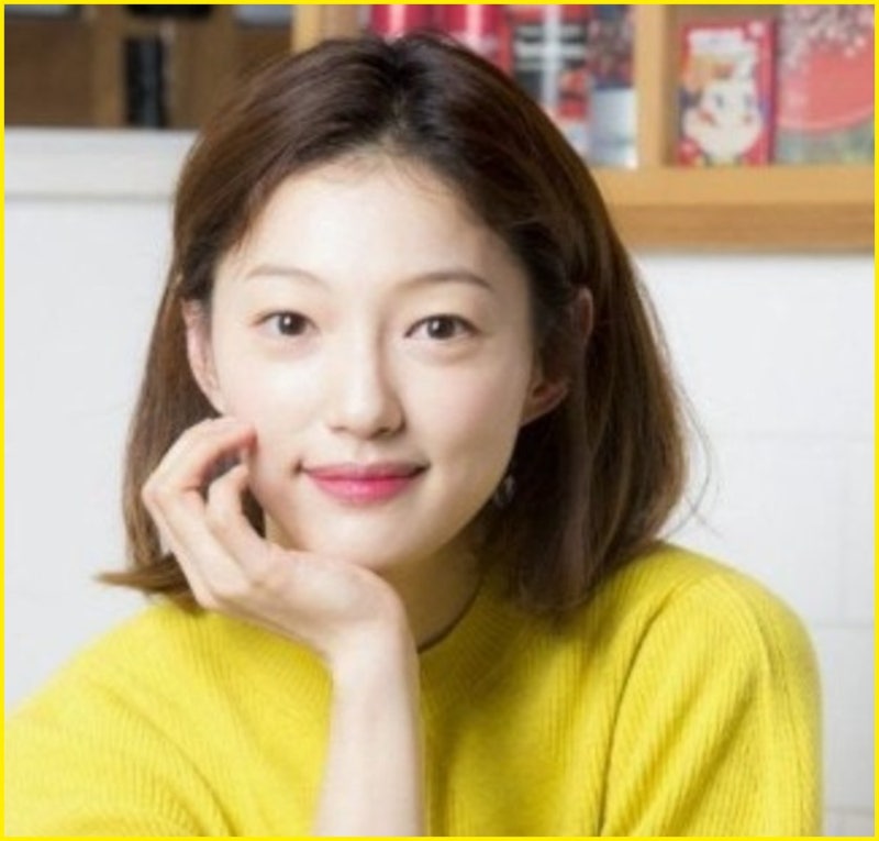"턱 성형하려고 강남 병원 갔다더니…" 결국 얼굴 하나로 장르가 된 여배우 사연.jpg