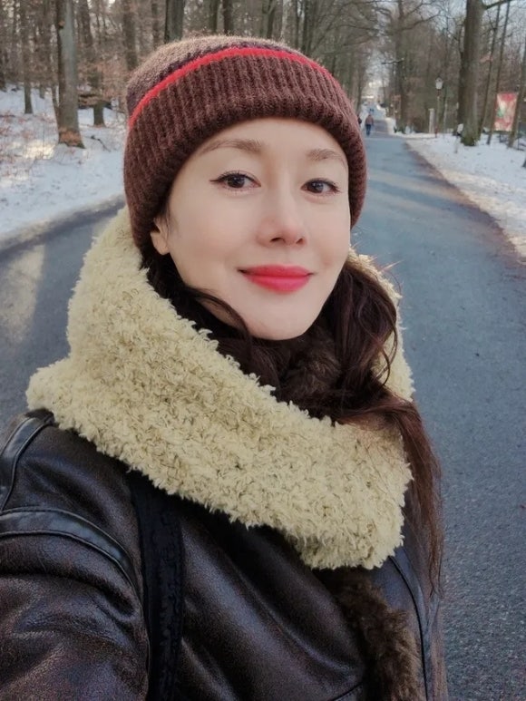 김지수, 프라하 근황 공개, 유럽 폭염 우려 직접 해명 “현재 정상 기온”
