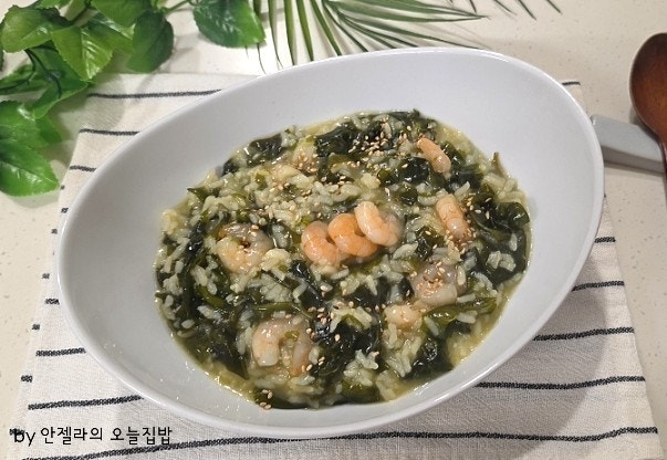 류수영 미역새우죽 끓이는법, 미역국에 밥 말아 먹는 맛! 속편한 아침 메뉴