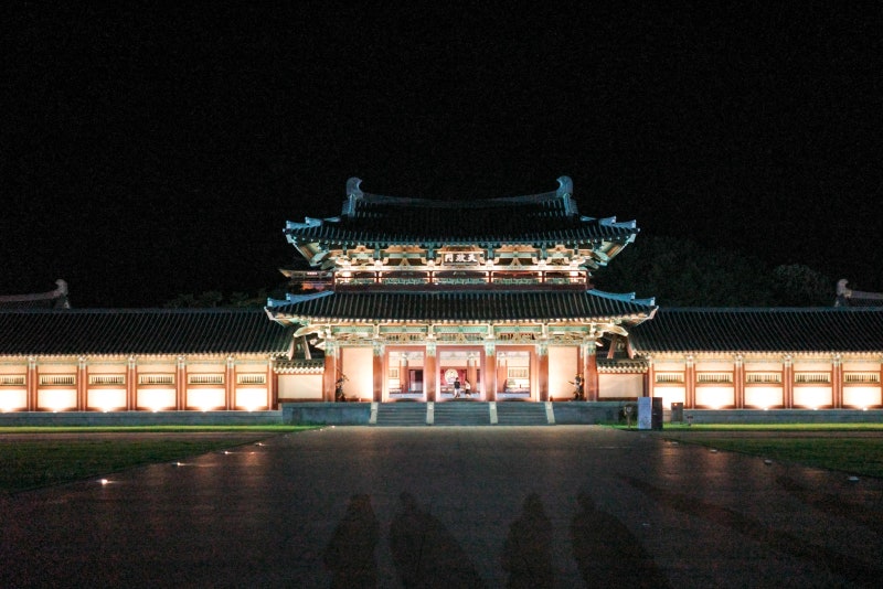 어둠 속에서 빛나는 백제, 부여 백제문화단지 야간개장 & 롯데리조트 부여