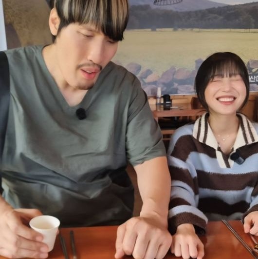 "쯔양을 한 손에 쏙?" 사진 한 장으로 끝낸 최홍만 스킨십 논란 해명