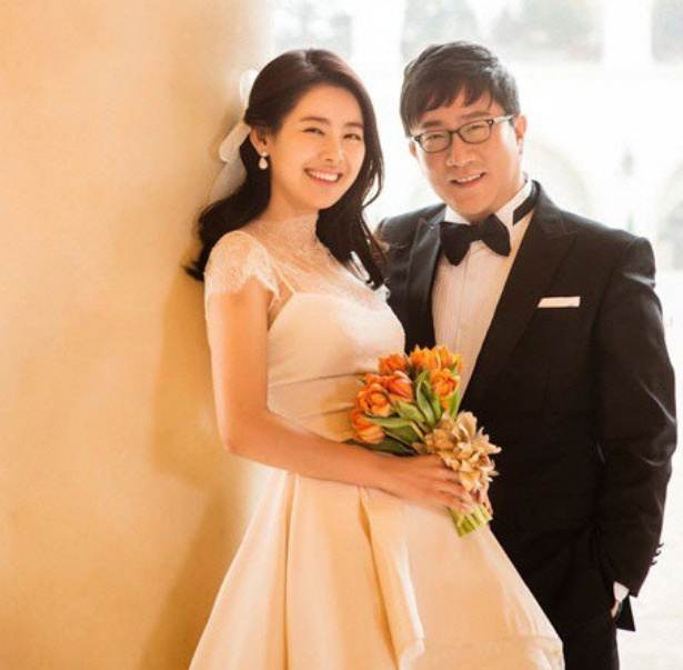 “사진 한 장 보고 위약금까지 냈습니다” 10살 연하 여배우 영입해 결국 결혼한 가수