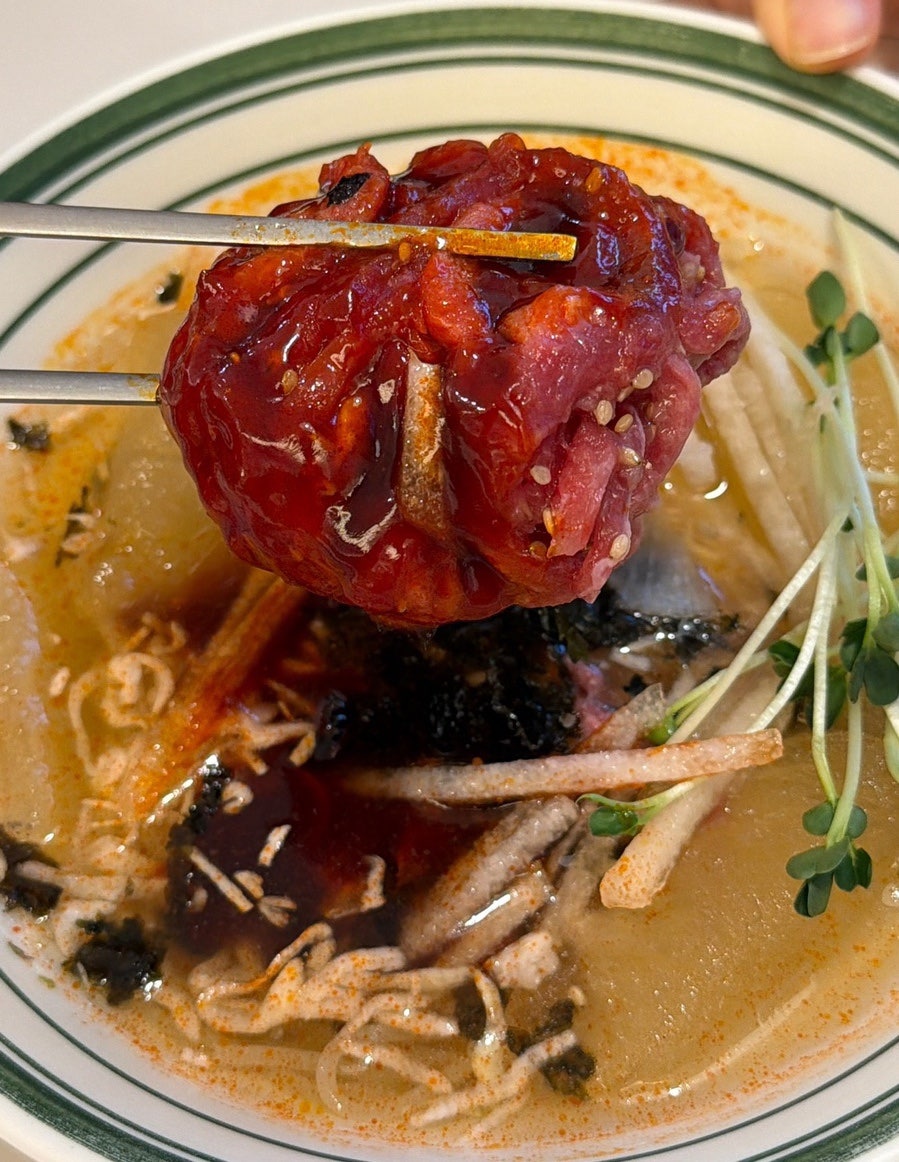 육회바른연어 경산중산점 사진 1