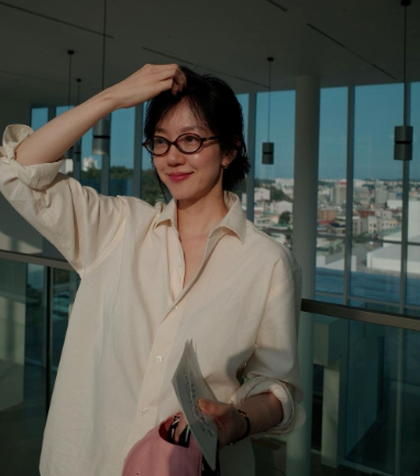 임수정, 공유와의 20년짜리 로맨틱 소문 추적기! 열애설 제주공항 키스신 결혼 나이 프로필