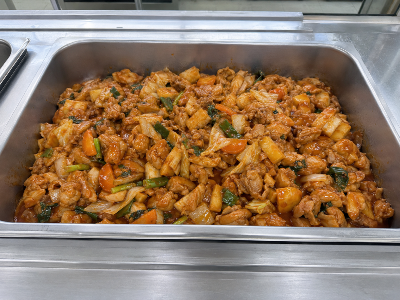 학교급식 닭갈비 대량조리, 닭고기 냄새 없이 촉촉하게 만드는 법