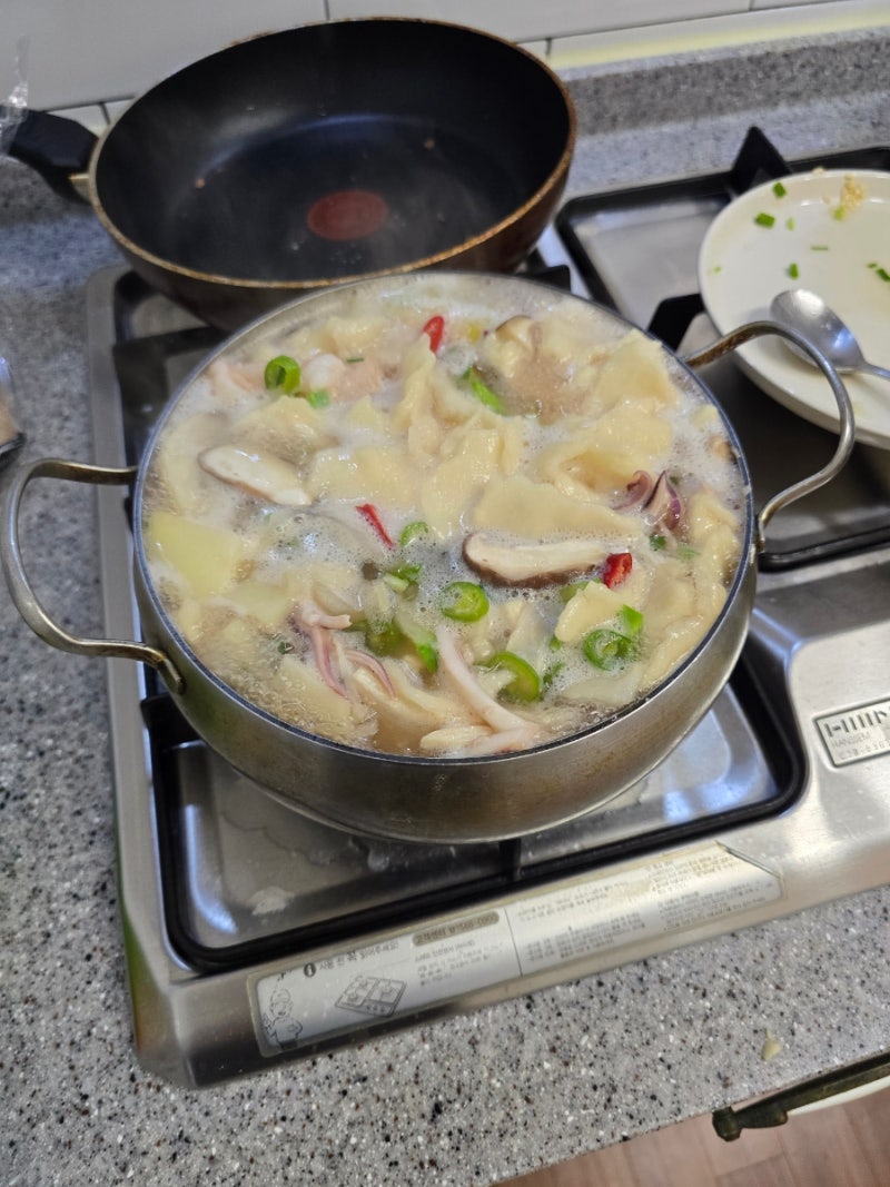 오랜만에 만들어 먹는 해물 수제비 레시피