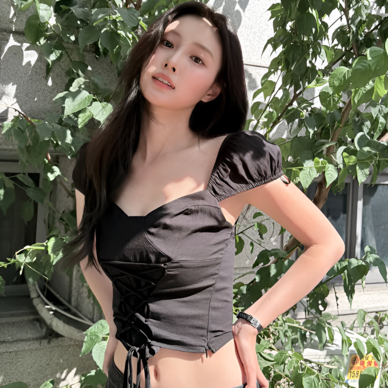 “한여름 올블랙이 이렇게 청량해?” 강혜원, 한 뼘 크롭탑으로 완성한 슬림 서머룩