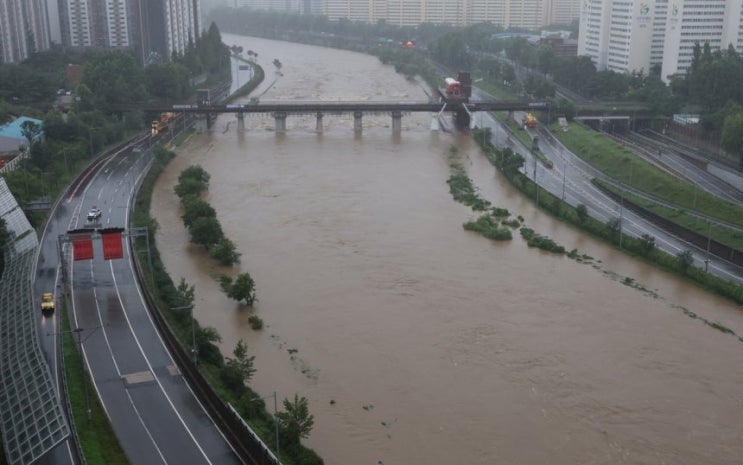 서울 <b>동부간선도로</b> 전 구간 <b>통제 해제</b>…집중호우로 막힌 <b>도로</b>... 