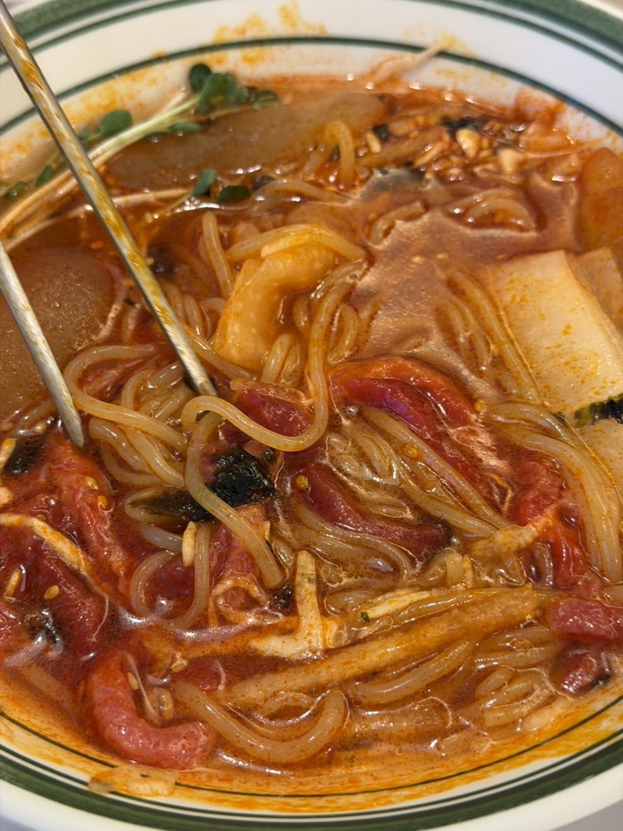 육회바른연어 경산중산점 사진 5