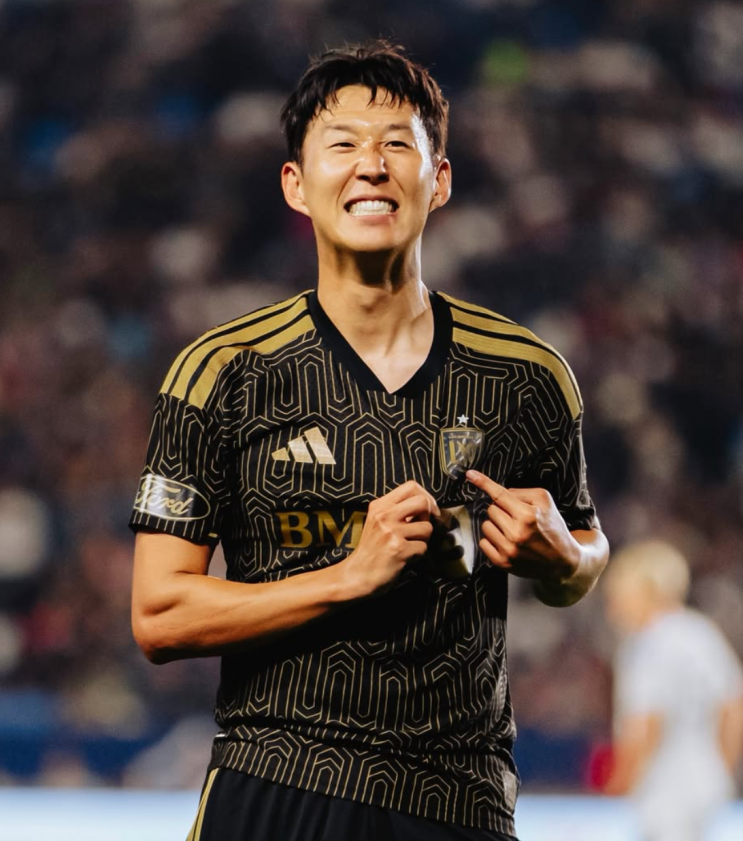 엘트라피코 더비에서 올 시즌 리그 1호골을 기록하는 <b>손흥민</b>.gif