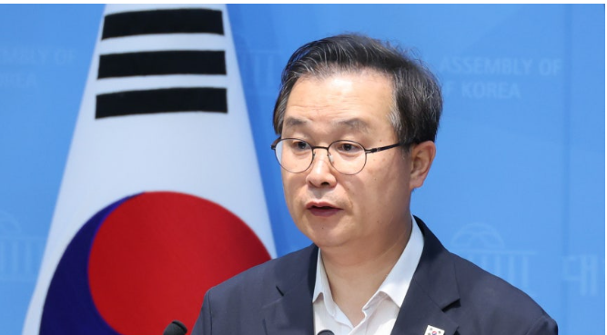 한동훈과 <b>보완수사권 토론</b> 안... 뜻 존중하며 공개<b>토론</b> 전격 <b>취소</b>