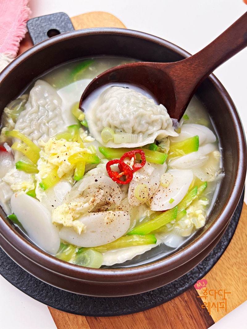맛있는 만두국 끓이는법 떡만두국 레시피