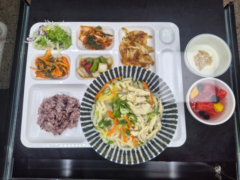 명동에서 9000원대에 균형잡힌 식사를~ _서울유스호스텔 식당