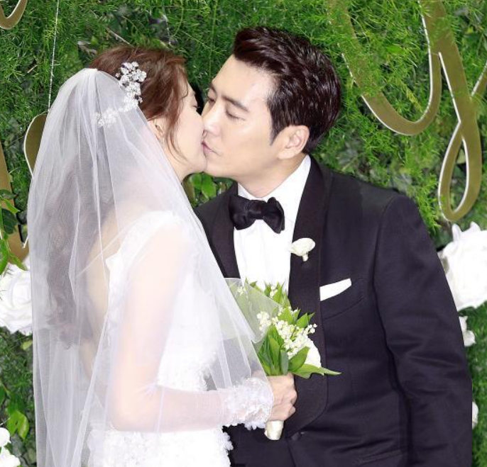 "10억 빚 있는 걸 알고도 청혼.." 결국 1년 만에 결혼해 딸까지 낳은 톱배우 리즈시절.jpg