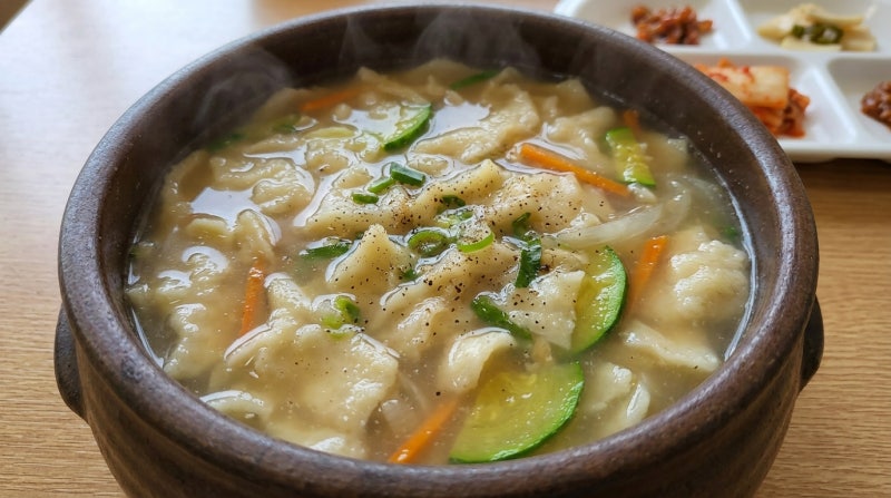 감자 수제비 vs 감자 옹심이, 차이점과 맛있는 레시피 비교!