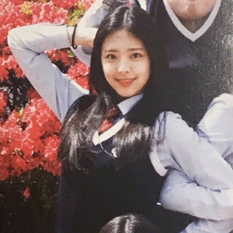 잇지 유나 과사, 데뷔 초부터 골반과 비율이 타고났군