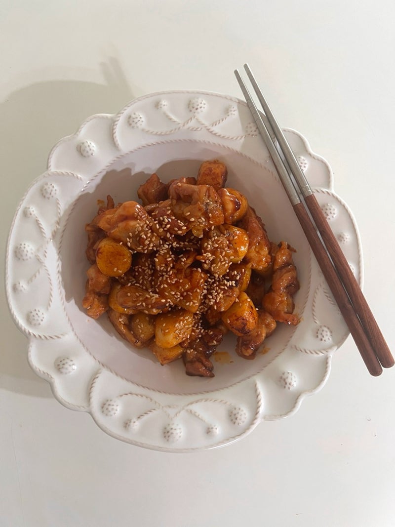 지코바 스타일 매콤한 치킨구이 레시피(청정원 화끈한 매운 갈비 양념과 찜닭 양념의 조합)
