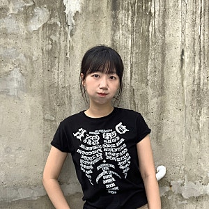 무신사 반팔 추천 여성 세미 크롭 티셔츠 유니크한 더트(DURT)