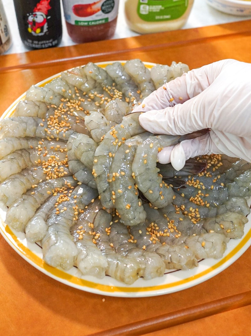 생새우회 맛있게 먹는 3가지방법_활새우 먹는법/생새우 소스/날치알불닭소스
