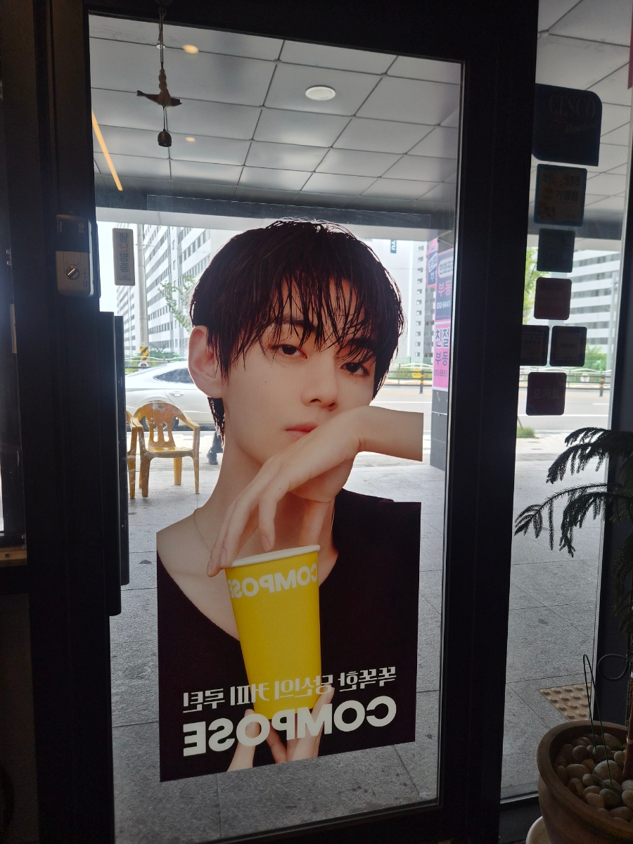 컴포즈커피 포항효자점 사진 6