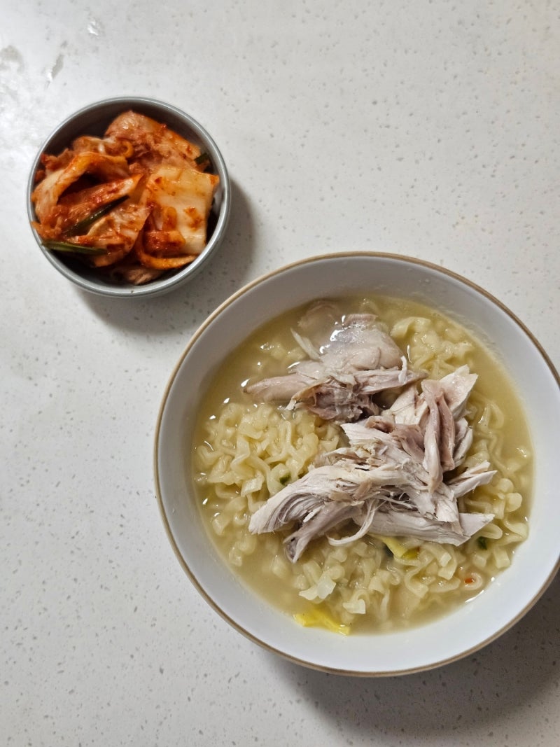오뚜기 닭칼 신상라면 닭한마리칼국수 라면 진한 닭육수의 맛