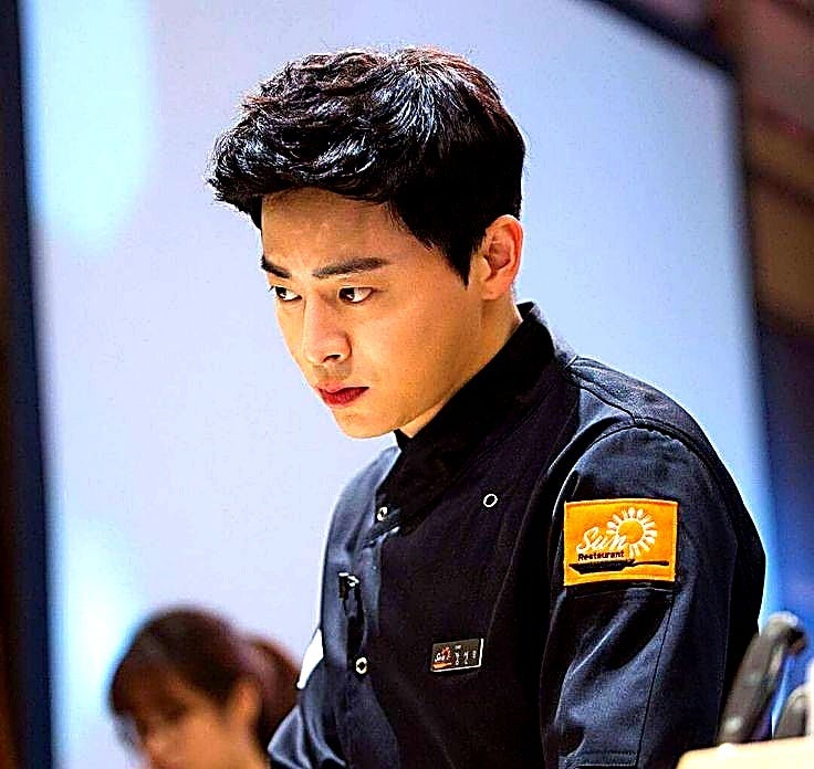 "통장 잔고 0원, 막노동 전전.." 배우 조정석이 생계곤란으로 군 면제받아야 했던 눈물겨운 이....
