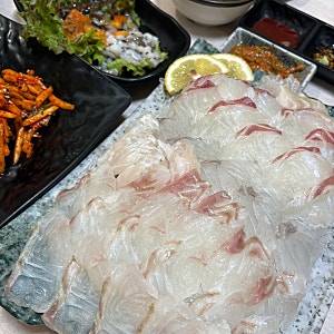 부산 송정 '등대횟집' 로컬 추천 맛집 다녀왔어요