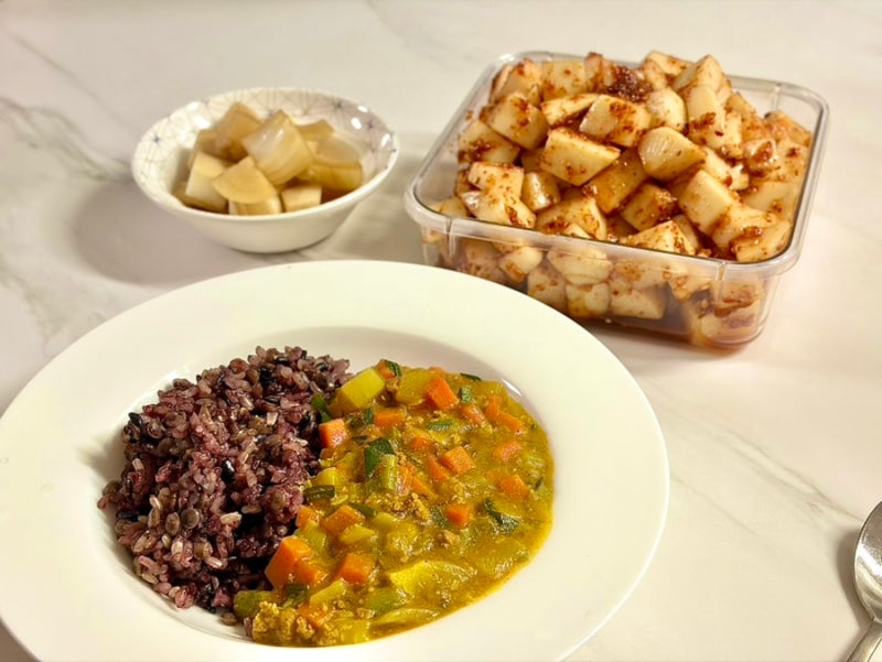 소고기 다짐육 커리 카레 덮밥 깍두기 장아찌 한그릇 요리 점심 저녁 메뉴 추천