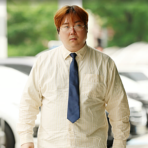 “30kg 뺐었는데…” 유재환 달라진 법원 출석 모습, 강제추행 항소심 벌금 500만원