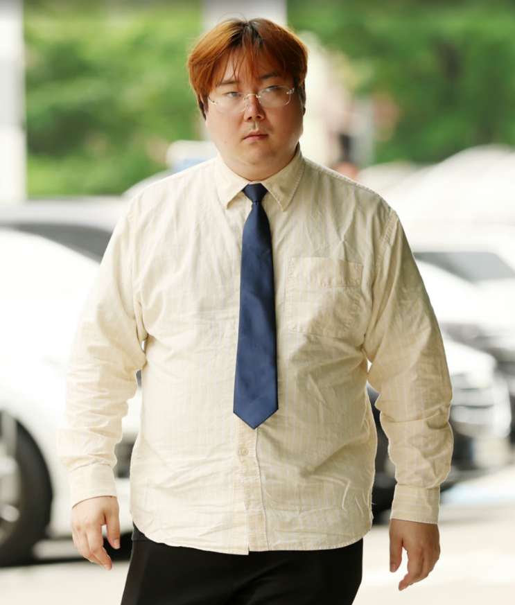 “30kg 뺐었는데…” <b>유재환</b> 달라진 법원 출석 모습, <b>강제추행</b> 항소....