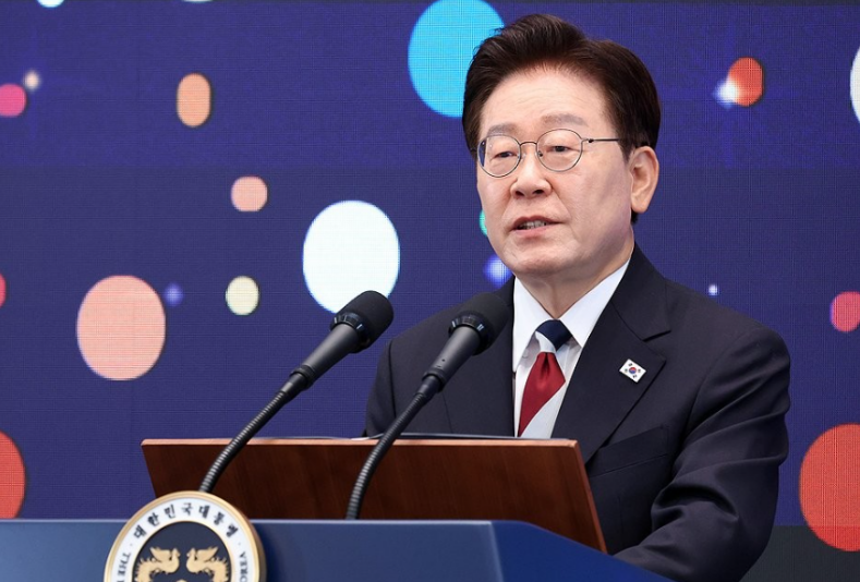 [긴급속보] 이재명 대통령 "박근혜 사례와 다르다"…민주당 기탁금 논란에 당무개입 의혹 직....